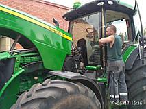 John Deer 8335 установлено новое лобовое стекло в Никополе (Украина) 2