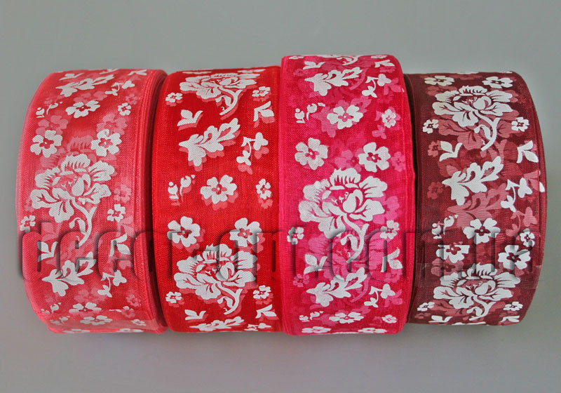 Стрічка органза з білими трояндами 4,0 см 50ярд