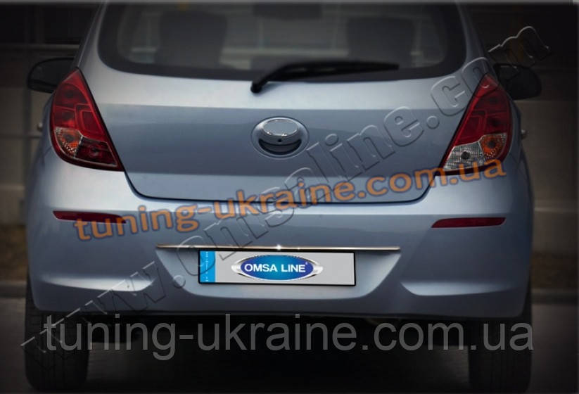 Накладка над номером Omsa на Hyundai i20 2009