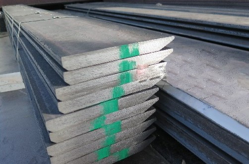 Ніж ковша 300X30 ТВЕРДІСТЬЮ 500HB ET30R1 З отворами та без отворів
