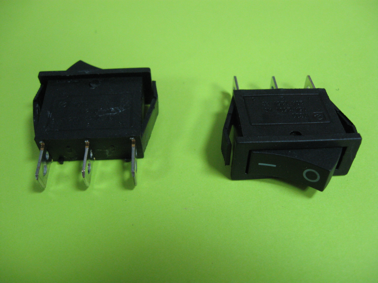 Клавішний перемикач чорний KCD3-102 (RS-102-1C) вузький, ON-OFF, 3pin