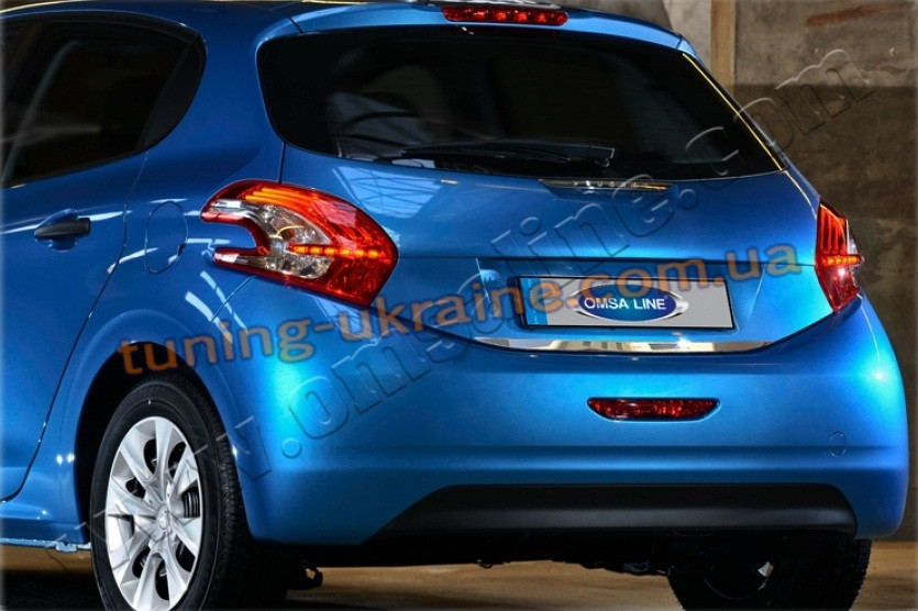 Кромка на багажник Omsa на Peugeot 208 2012