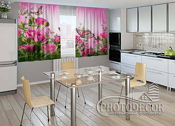Фото Штори для кухні "Рожеві троянди і метелики" 1,5м*2,0м (2 полотна по 1,0м), тасьма
