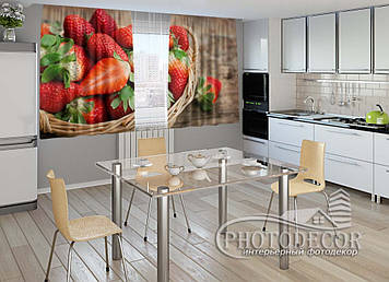 Фото Штори для кухні "Полуниця у кошику" 1,5м*2,5м (2 полотна по 1,25м), тасьма