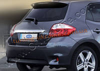 Накладка над номером Omsa на Toyota Auris 2006-2012