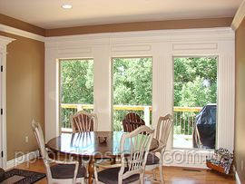 Їдальня з вікнами в сад