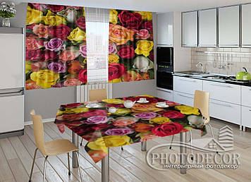 Фото комплект для кухні "Різнокольорові троянди" (штори 1,5м*2,0м; скатертина 0,8м*1,0м)
