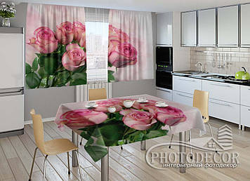 Фото комплект для кухні "Букет троянд" (штори 1,5м*2,0м; скатертина 0,8м*1,0м)