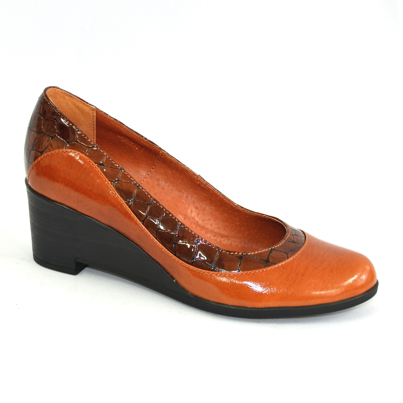 Женские коричневые классические туфли на невысокой устойчивой платформе, натуральные кожа и кожа крокодил - фото 5 - id-p542403060