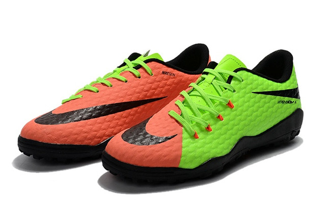 Футбольні стоноги Nike HyperVenom Phelon III TF