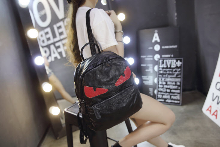 Міський рюкзак зі злими червоними очима