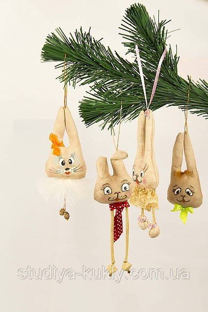 Чудові, веселі, забавні іграшки ручної роботи від Студії подарують Вам Новорічний настрій.