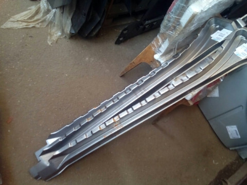 Поріг внутрішній зсувний дверцят фольцваген транспортер (т4)-під ролик, фото 1