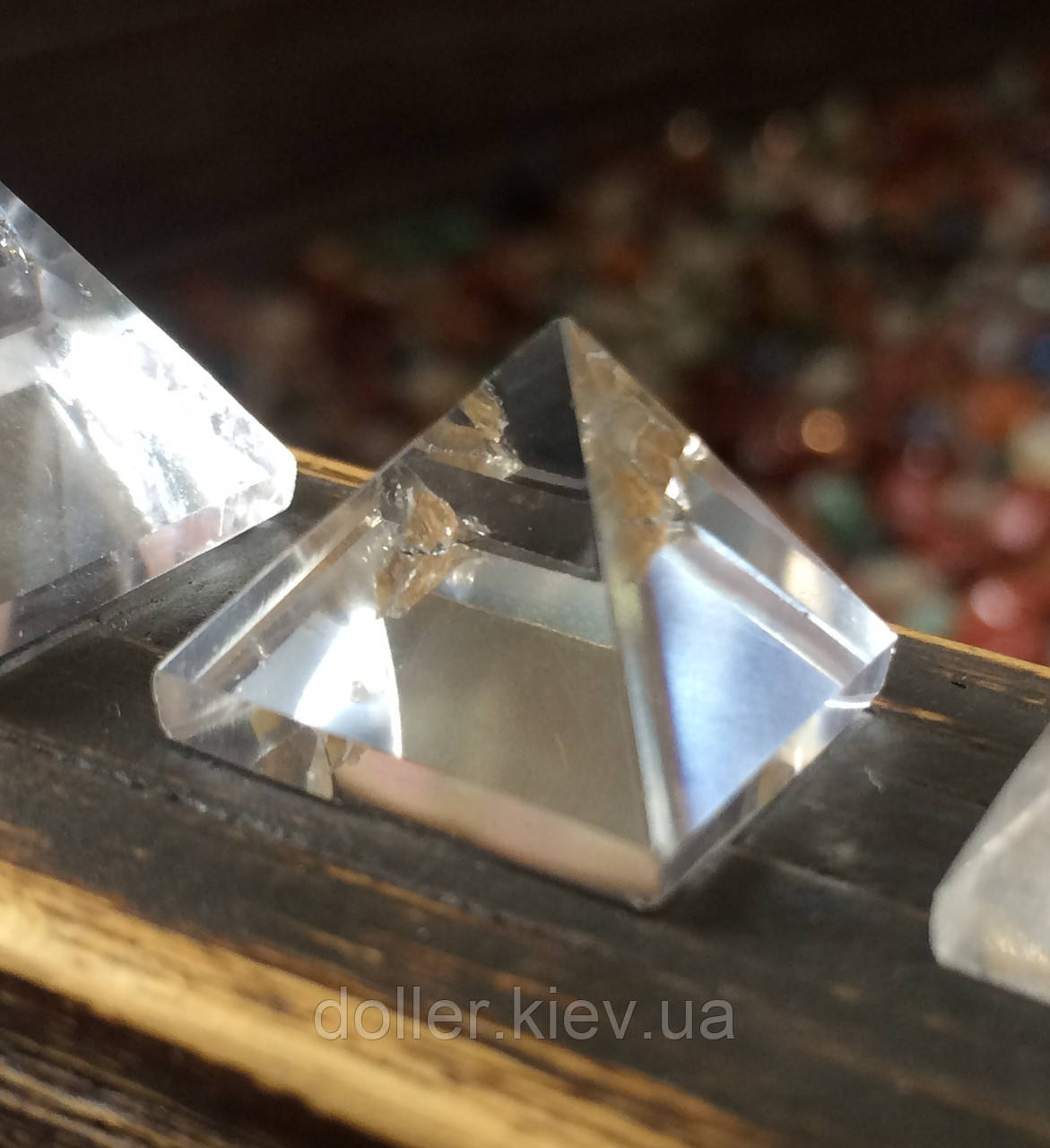 Пірамідка з гірського кришталю 1,5 * 1,5 див. кришталева пірамідка