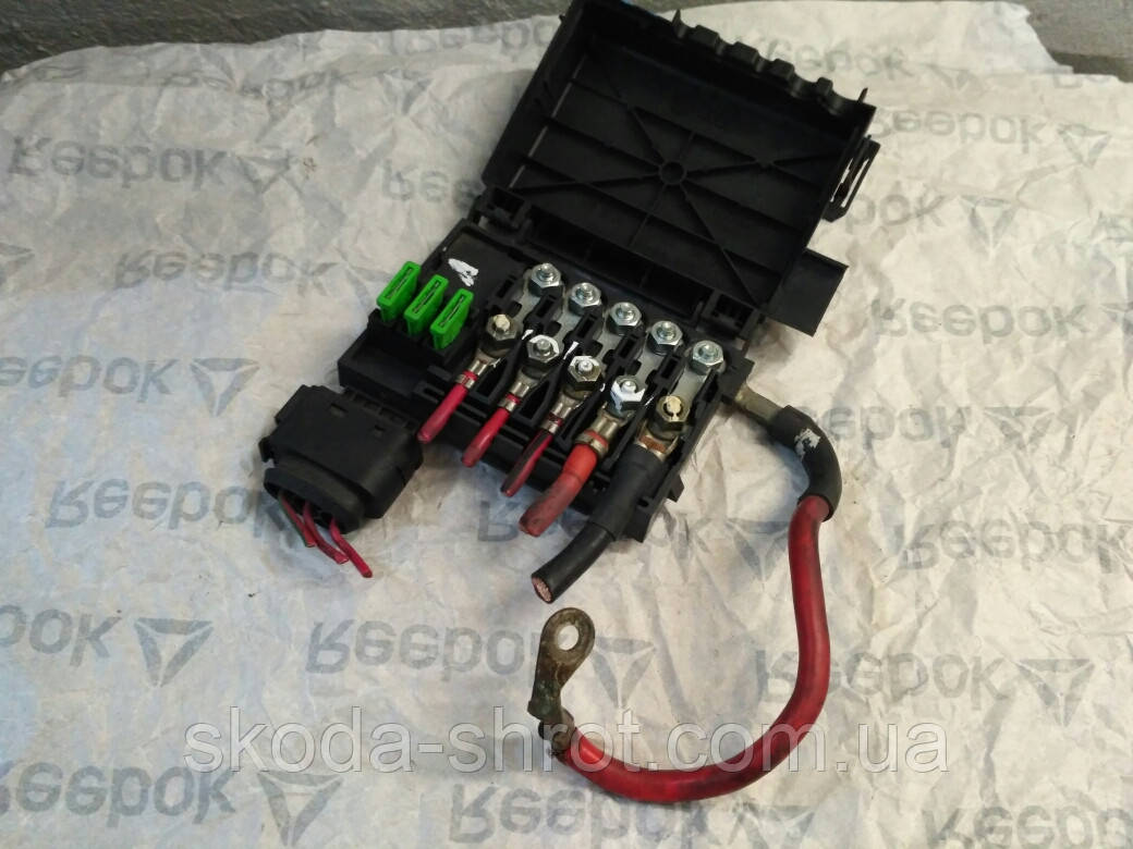 Блок корпус предохранителей на АКБ Шкода октавия тур: продажа, цена в ...