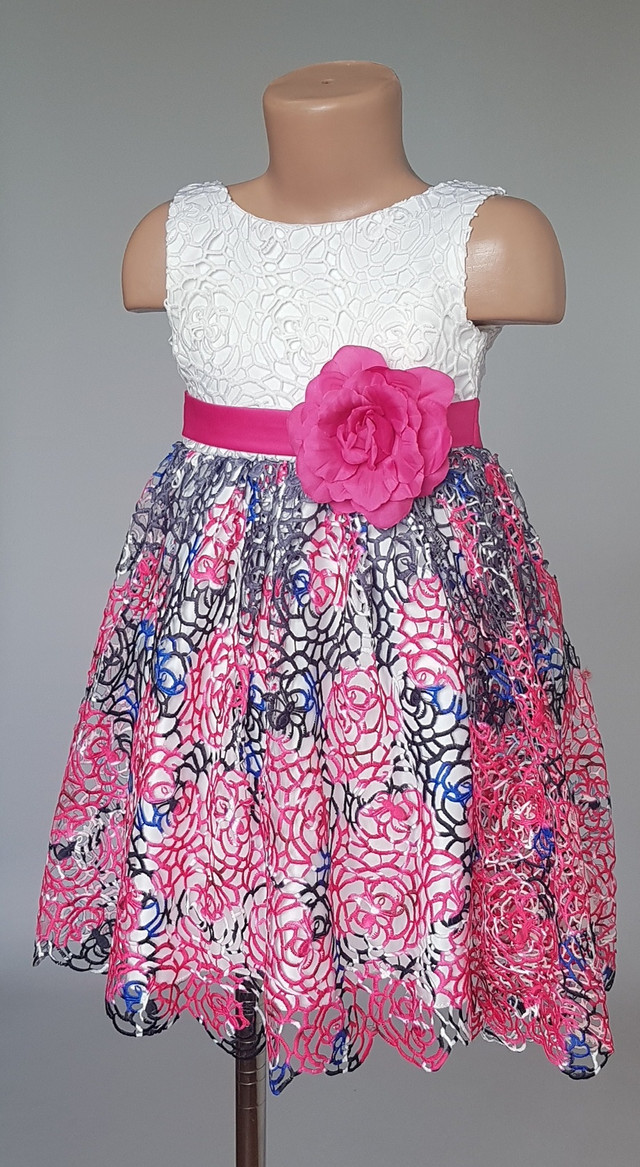 фотографія дитяче нарядне плаття без рукавів