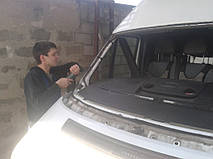 Замена лобового стекла на микроавтобус Ford Transit