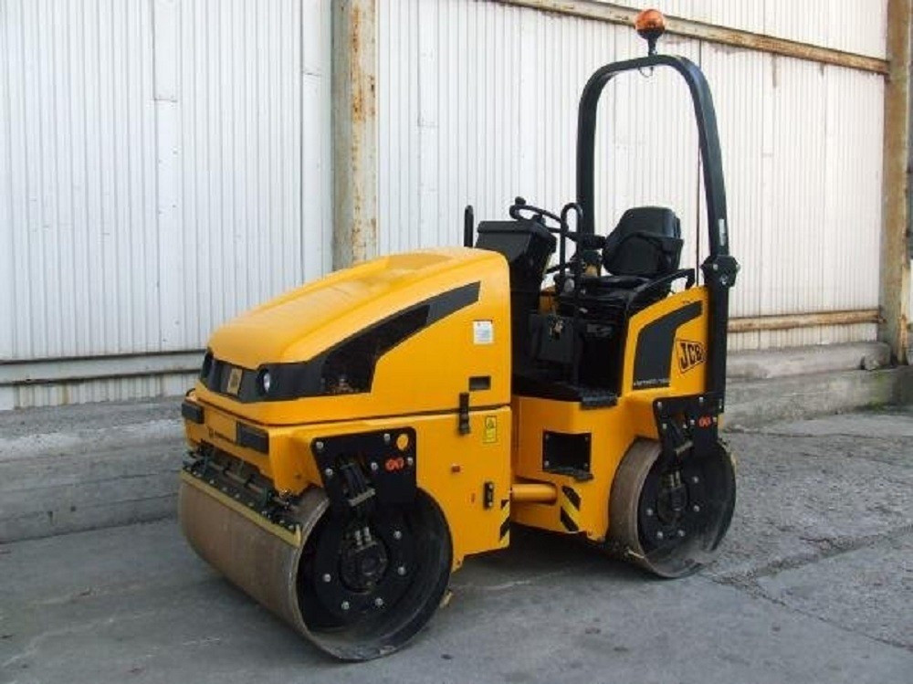 Оренда асфальтного катка JCB VMT260-120