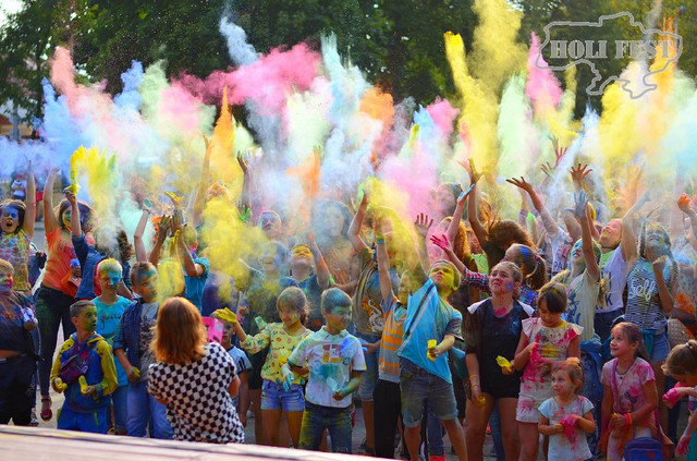 Свято Holi Fest в честь дня Молоді! Свято Holi Fest в честь дня Молоді!