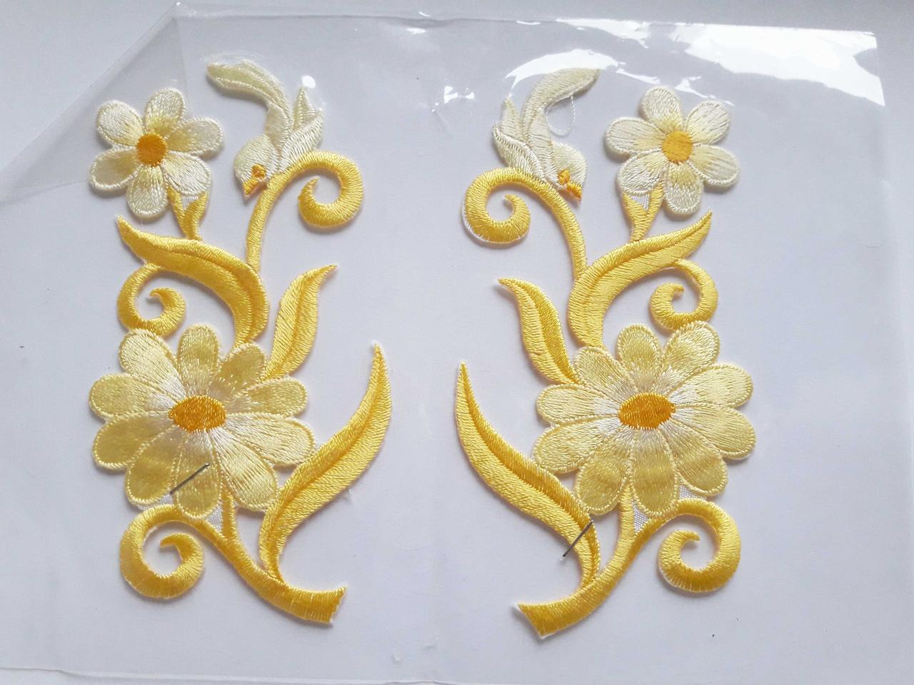 Аплікація вишивка клейова парна "Квіти" жовті світлі, 12 см 1п