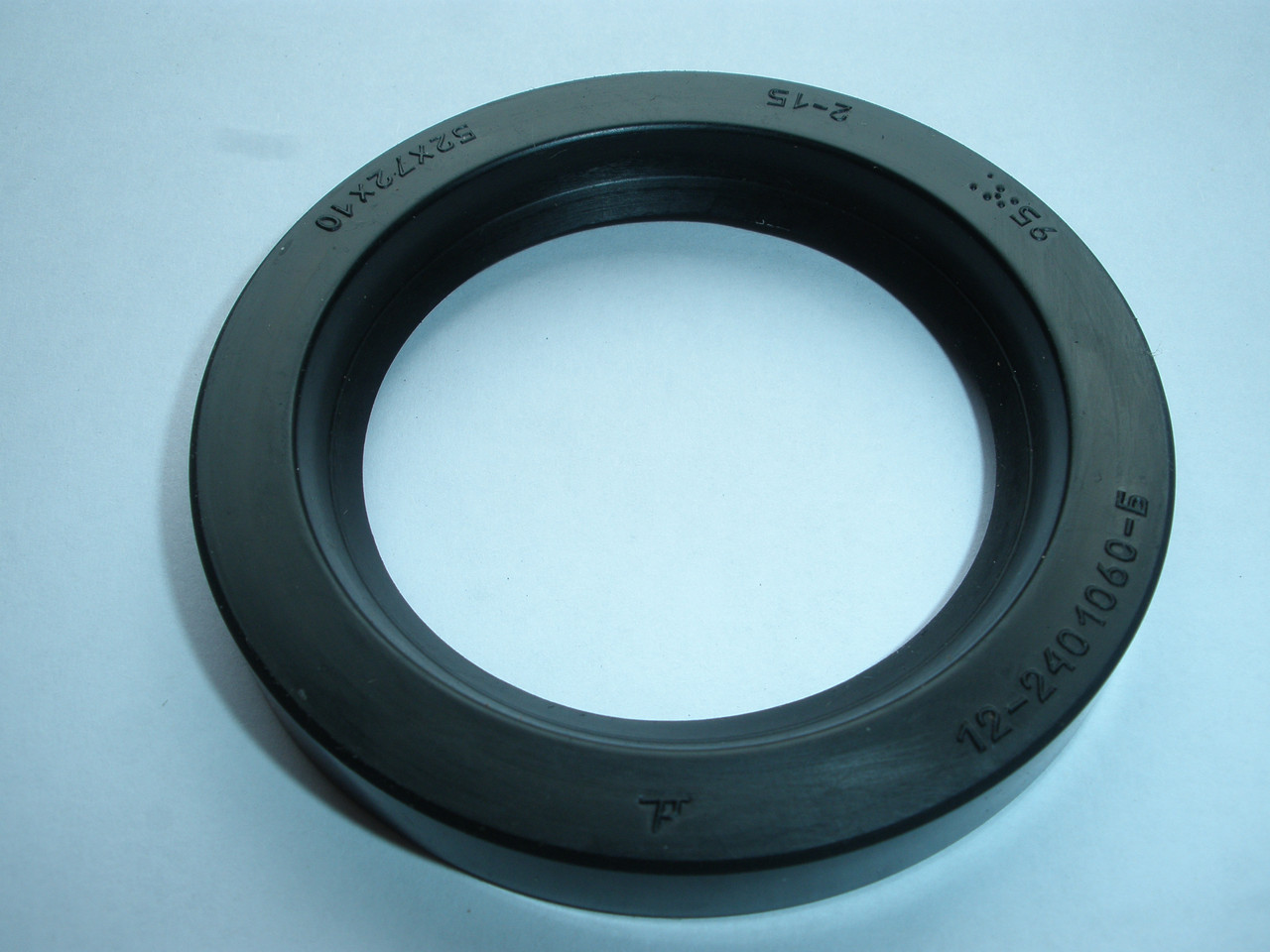 Сальник ступицы ГАЗ 24, 2410, 3102, 31029, 3110, 31105 (12-2401060-Б, пр-во Балаково), фото 1