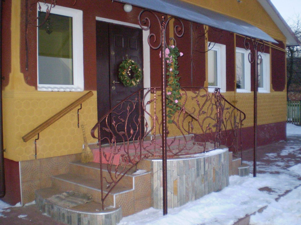 Кований козирок