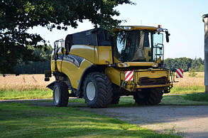 NEW HOLLAND 880