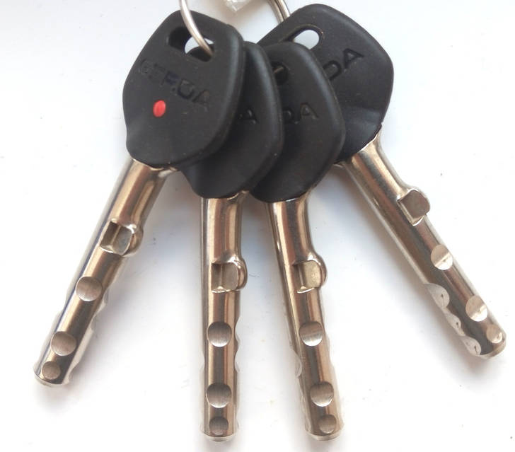 Замок накладний Gerda Tytan ZX ключ 76мм графіт (Польща) купить по