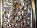 Ікона Божої Матері Одіґітрія Путеводітелька в посрібленому окладі, фото 3