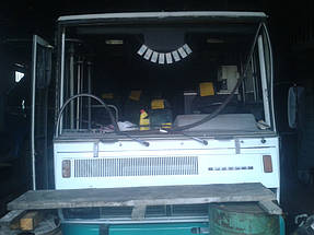 Замена лобового, ветрового стекла на автбус Karosa 735