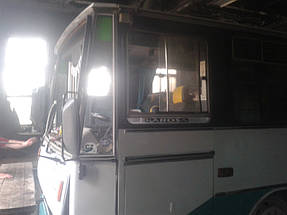 Замена лобового, ветрового стекла на автбус Karosa 735