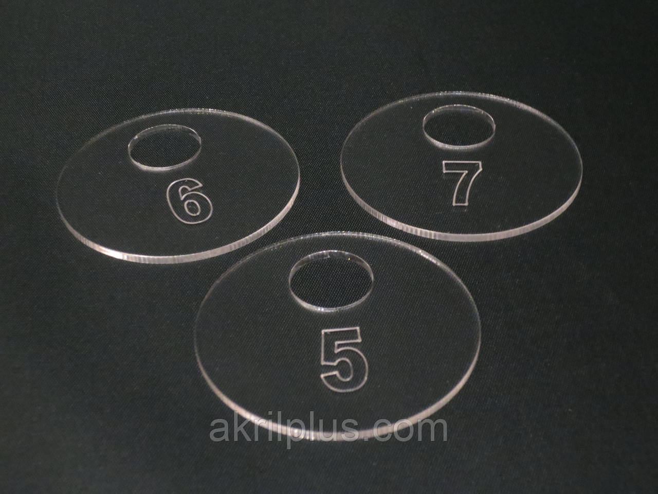 Гардеробні номери з контурним гравіюванням, фото 1