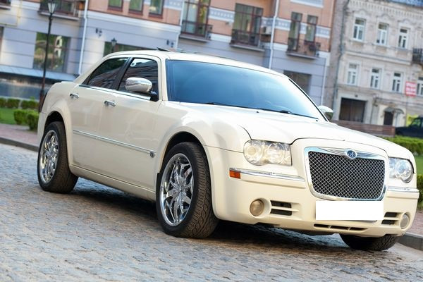 Оренда Chrysler 300C з водієм