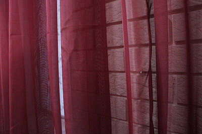 Готова (400х230см.) шифонова тюль, колір бордовий. Код тшб 41-036