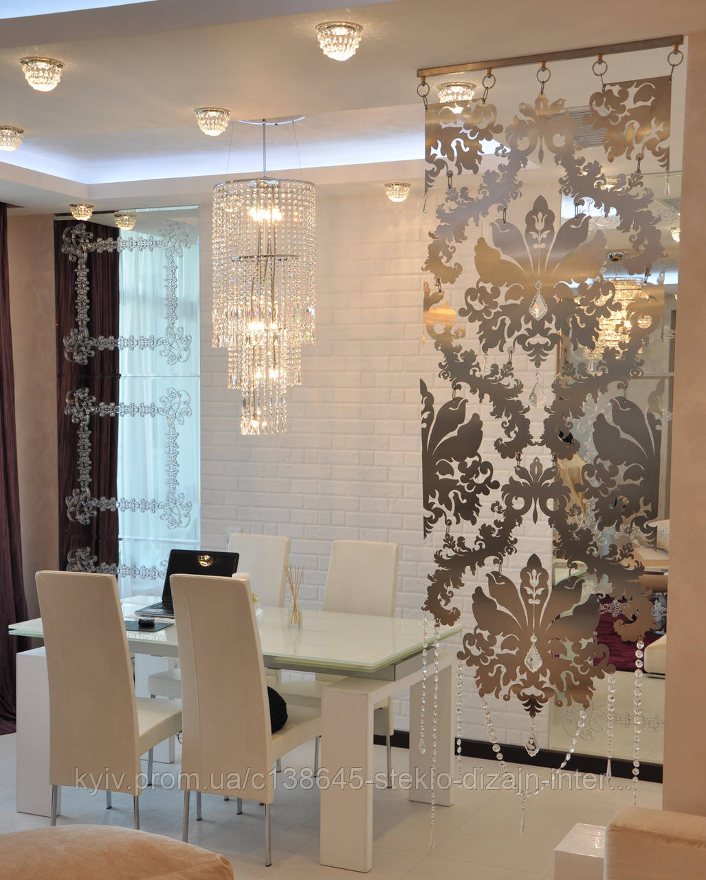 Дзеркала з декоративним візерунком