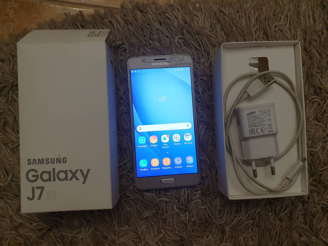 

Мобильный телефон Samsung J7 2sim,4/32 gb.