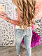 Стильні короткі жіночі джинси з об'ємною аплікацією квіти та дірками лише розмір С , фото 5