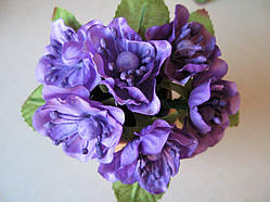 Квіти вишні з листиками, колір фіолетовий.