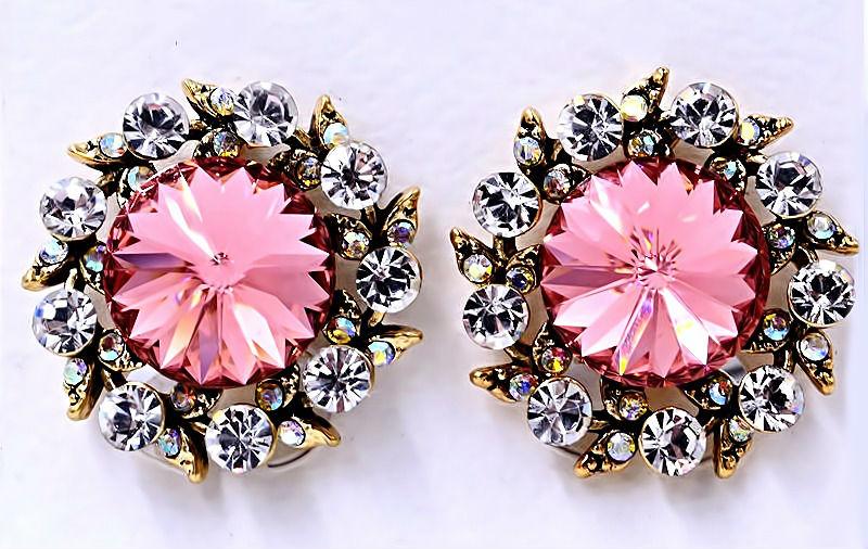 Сережки з кристалами, білого та рожевого кольору. Позолота. Діаметр: 19 мм. Італійська застібка.