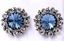 Сережки із кристалами, білого та сіро-блакитного кольору. Родій. Діаметр: 19 мм. Італійська застібка.