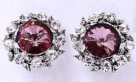 Сережки з кристалами, білого та бордового кольору. Родій. Діаметр: 19 мм. Італійська застібка.