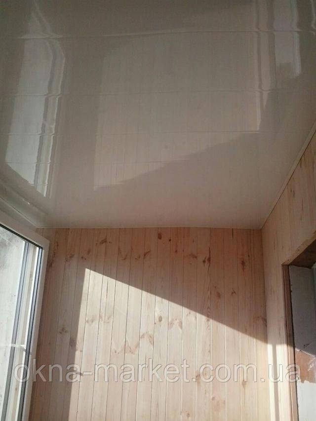 Внутренняя обшивка балкона пластиковой вагонкой от "Окна Маркет"