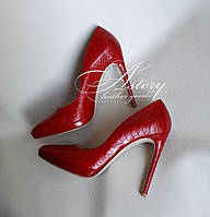 Жіночі червоні туфлі з натурального пітона