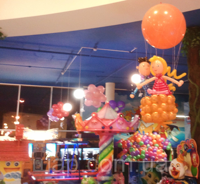 Оформлення повітряними кульками дитячого центру в ТЦ
