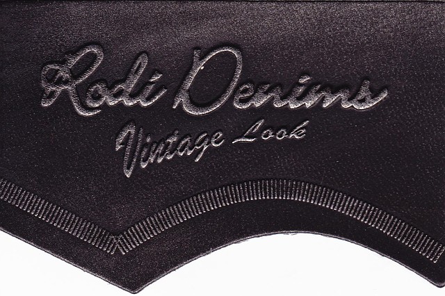 Нанесення лого на шкіру