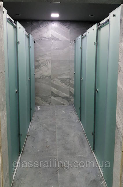 Скляні розсувні душові перегородки Скляні душові перегородки