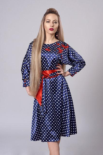 Легке жіноче атласне плаття в горох 40-48