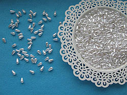 Перли штучна форма крапельки.  Колір білий. Р-р 0,6 на 1 см