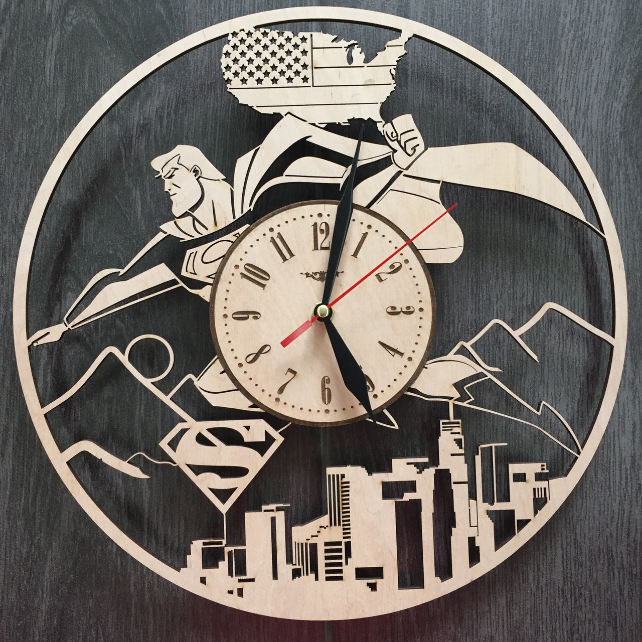 Дерев'яний годинник на стіну «Супермен»