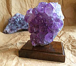Аметистова друза на дерев'яній підставці. Друза з аметисту сувенірна., фото 3